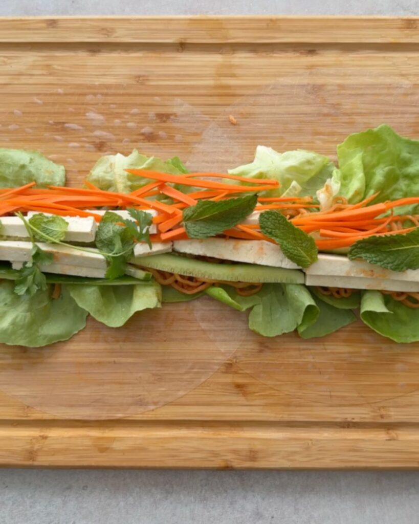 how to roll a spring roll layer the ingredients